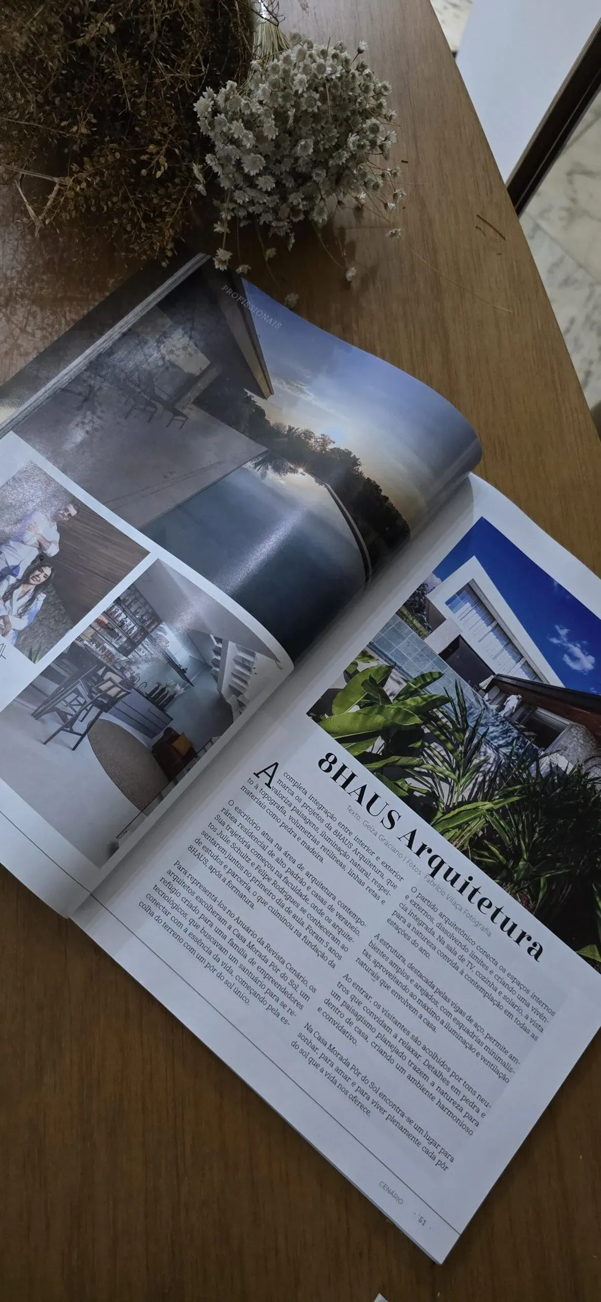 Morada Pôr do Sol publicada na Revista Cenário em matéria sobre arquitetura residencial