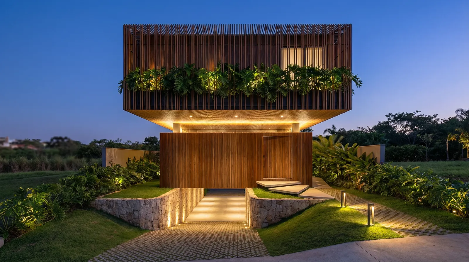 Casa Trama em Alphaville Campinas, residência de 601 m² com brise de alumínio com pintura envolvendo o pavimento superior, volume suspenso e paisagismo tropical