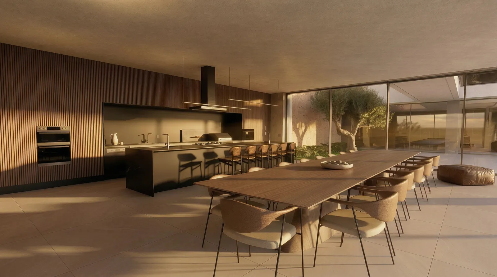 Espaço gourmet da Casa Vértice em Atibaia com madeira canelada, ilha escura, mesa de jantar extensa, iluminação linear e jardim interno