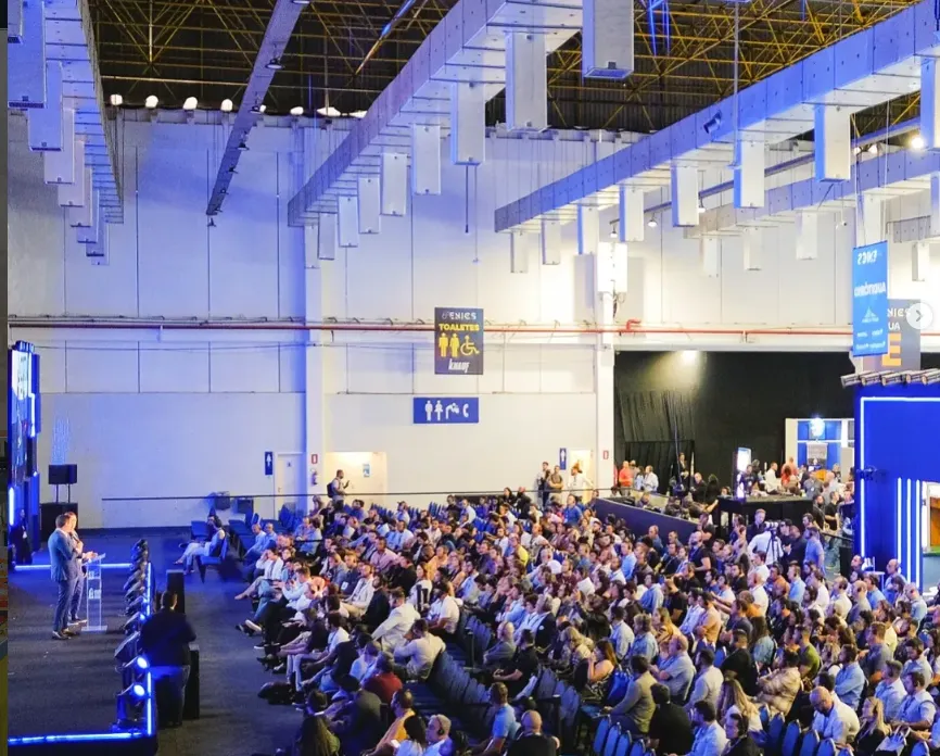 Auditório do ENICS com palestra sobre construção a seco, Steel Frame e industrialização da construção civil.