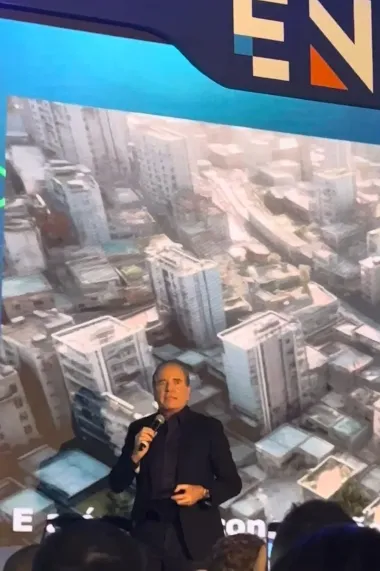 Apresentação no ENICS sobre construção a seco e inovação na construção civil.